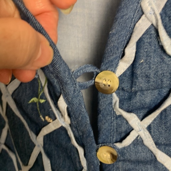 Victoria Jones Petite Vest w  Embellishments & Embroidery, 100% cotton, buttons - Picture 6 of 15